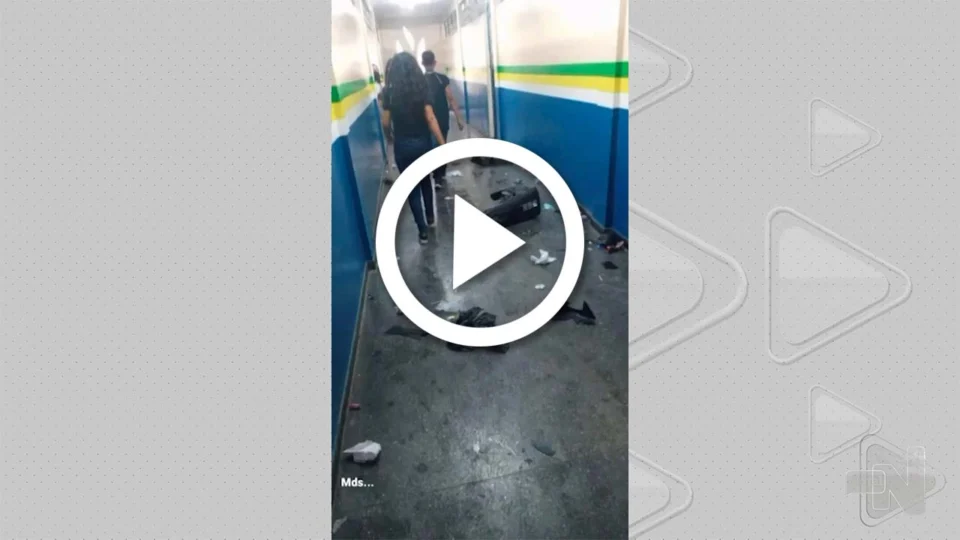 VÍDEO: estudantes ateiam fogo em objetos dentro de escola na Zona Oeste de Manaus