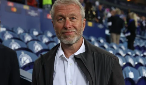 Dono do Chelsea vai vender clube inglês por ligação forte a Vladimir Putin