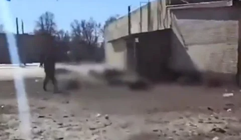 EUA acusam russos de matar ao menos 10 civis que esperavam em fila para comprar pão, na Ucrânia