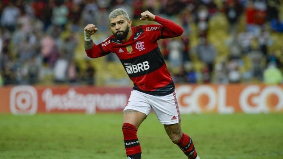Em jogo tenso com três expulsões, Flamengo vence Bahia por 3 a 0