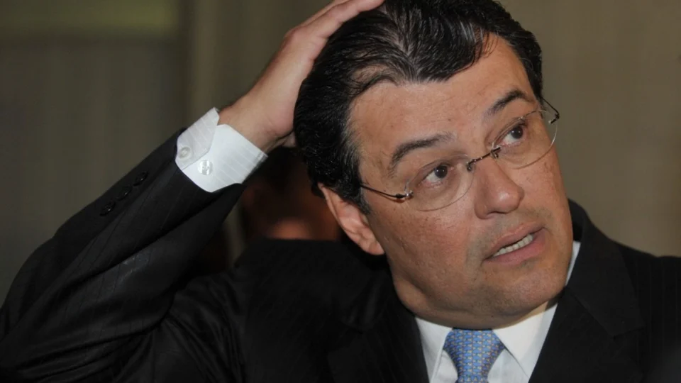 Juiz determina que Eduardo Braga exclua postagem em rede social