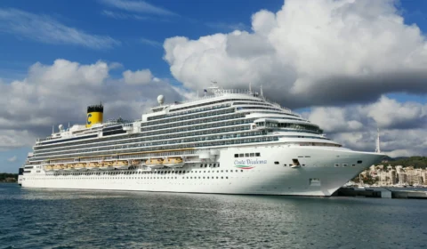 Casos de Covid-19 aumentam nos navios de cruzeiros na costa brasileira