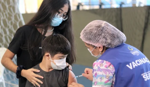 Vacinação contra Covid-19 em crianças tem início nesta segunda-feira em Manaus