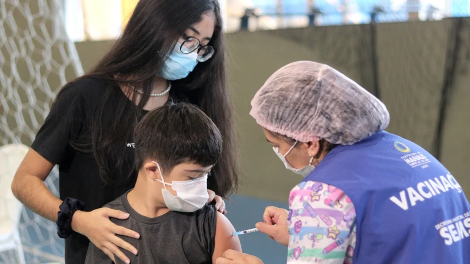 Vacinação contra Covid-19 em crianças tem início nesta segunda-feira em Manaus