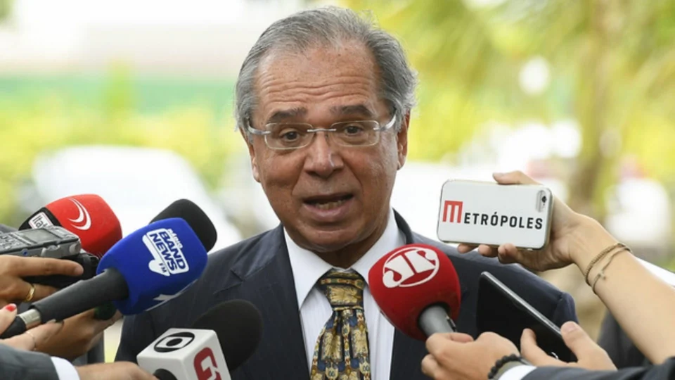 CPI da Covid envia perguntas a Guedes sobre condução da pandemia no Brasil