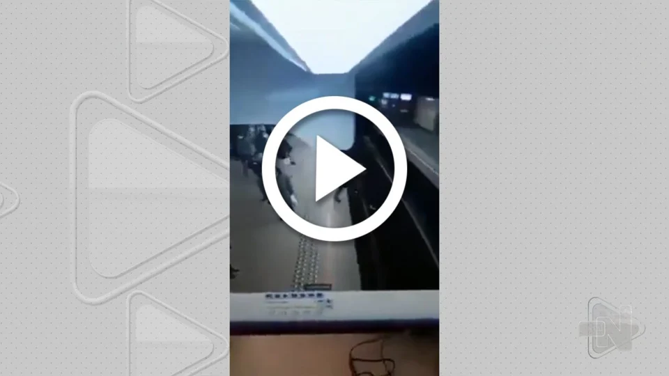 VÍDEO: sem nenhuma provocação, mulher é empurrada em trilhos de metrô na Bélgica