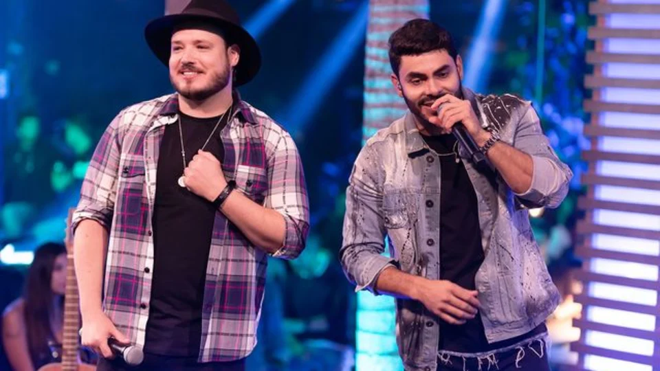 Dupla Israel e Rodolffo é criticada ao lançar música ‘Dar uma namorada’; psicanalista diz que faz ‘apologia ao estupro’