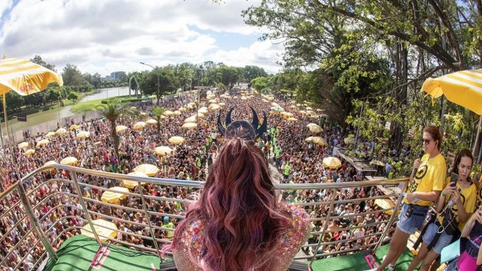 Após reunião, Prefeitura de São Paulo mantém desfiles mas cancela carnaval de rua