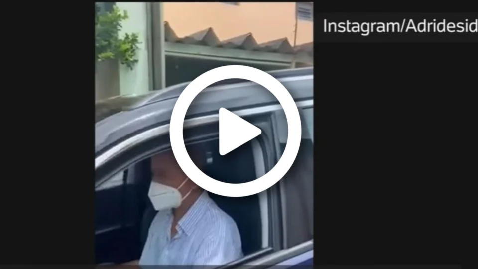 VÍDEO: prefeito presenteia 15 carros de luxo para cada um dos netos, em Goiás