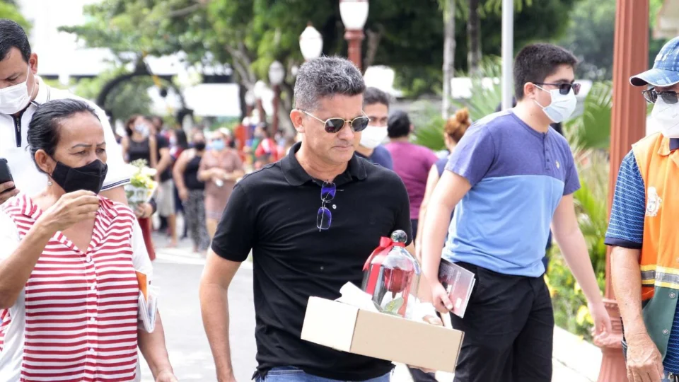 Quinze vítimas da Covid-19 enterradas em covas coletivas serão removidas para túmulos individuais em Manaus