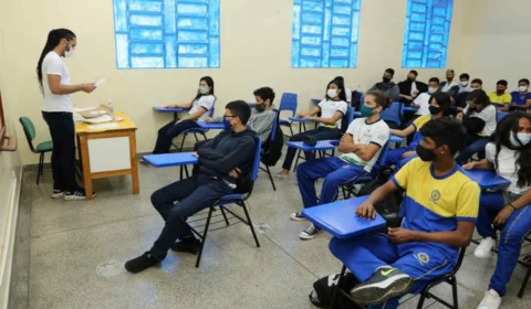 Escolas da rede pública estadual de Manaus começam a aplicar provas do Saeb