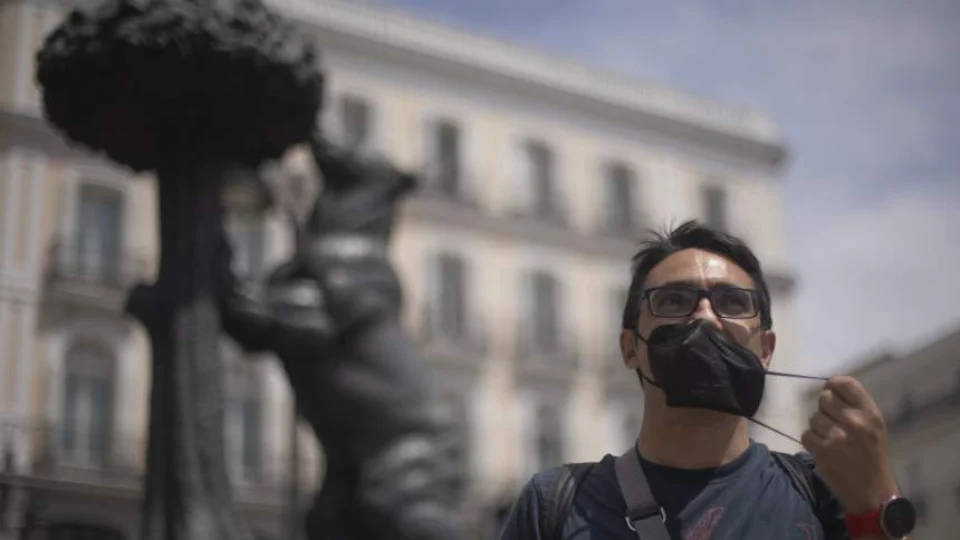 Espanhóis não são mais obrigados a usar máscaras ao ar livre