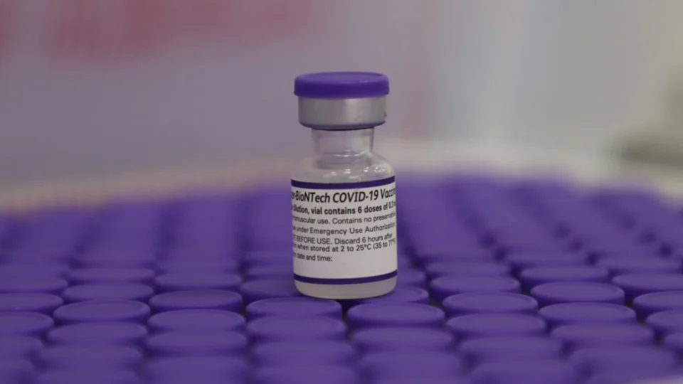 Amazonas recebe mais de 29 mil doses de vacina contra Covid-19 da Pfizer