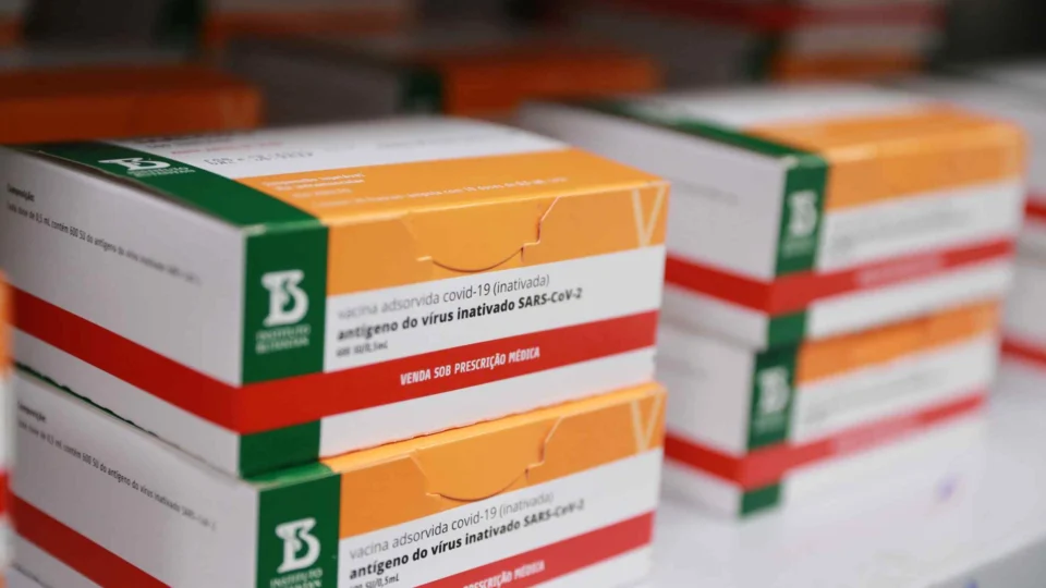 Amazonas recebe mais 108 mil doses da vacina CoronaVac