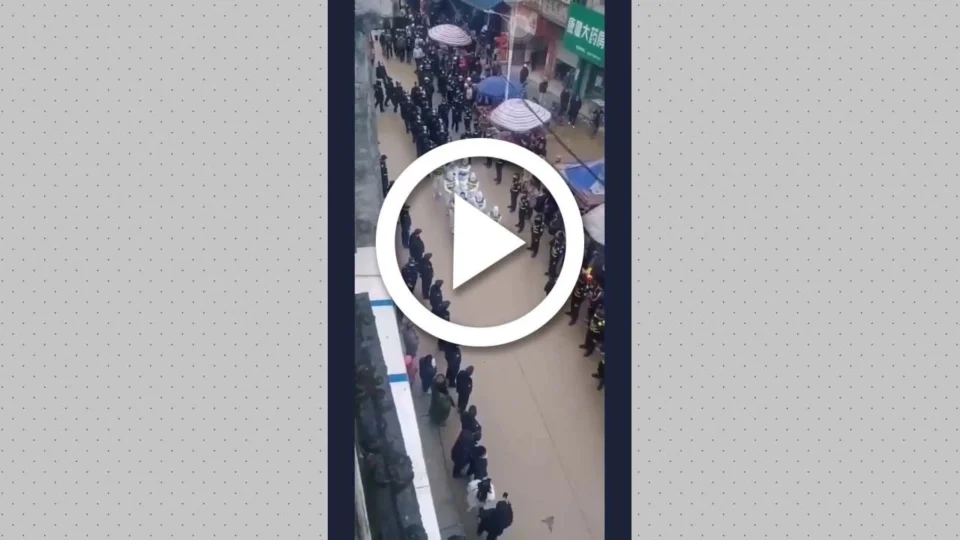 VÍDEO: suspeitos de violarem lockdown são expostos em ‘desfile da humilhação’ na China