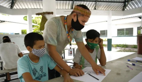 Em Manaus, línguas kambeba e nheengatu integram currículo das escolas indígenas