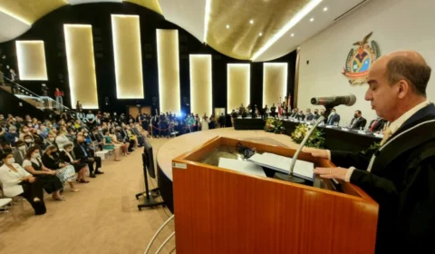 Érico Desterro assume presidência do TCE-AM para biênio 2022/2023