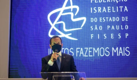 São Paulo mantém exigência do uso de máscaras em lugares abertos