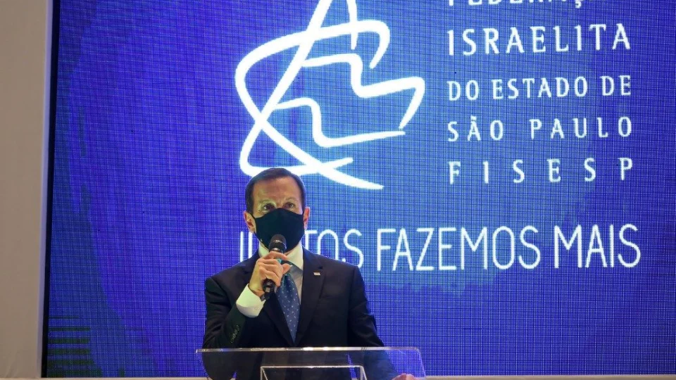 São Paulo mantém exigência do uso de máscaras em lugares abertos