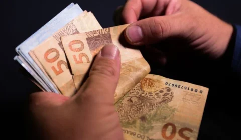 Primeira parcela do 13° deve ser paga até esta terça-feira