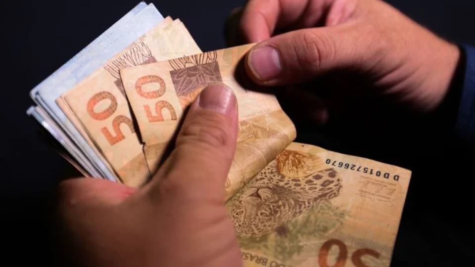 Primeira parcela do 13° deve ser paga até esta terça-feira