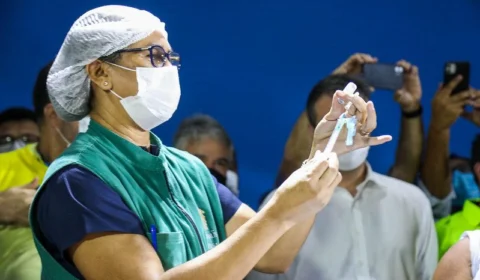 Manaus alcança a marca de 50% da população com imunização completa contra a Covid-19