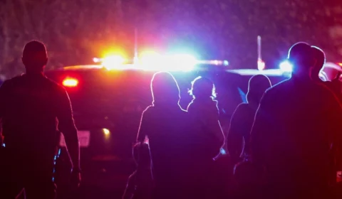 Homem mata filhas de 9, 10 e 13 anos dentro de igreja na Califórnia, nos EUA