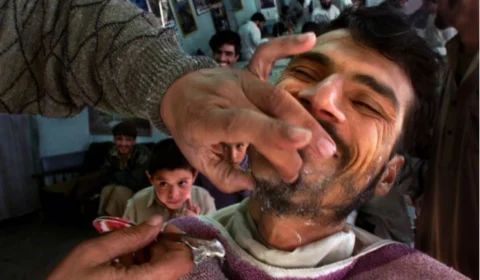 Talibã proíbe barbeiros de raspar ou aparar barbas na província de Helmand