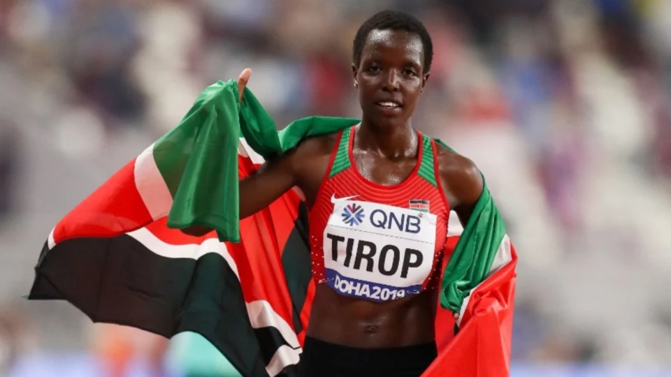 Queniana recordista mundial de atletismo é encontrada morta a facadas em casa