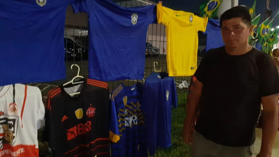 VÍDEO: Venda de camisas do Flamengo é a que mais teve saída antes do jogo Brasil e Uruguai