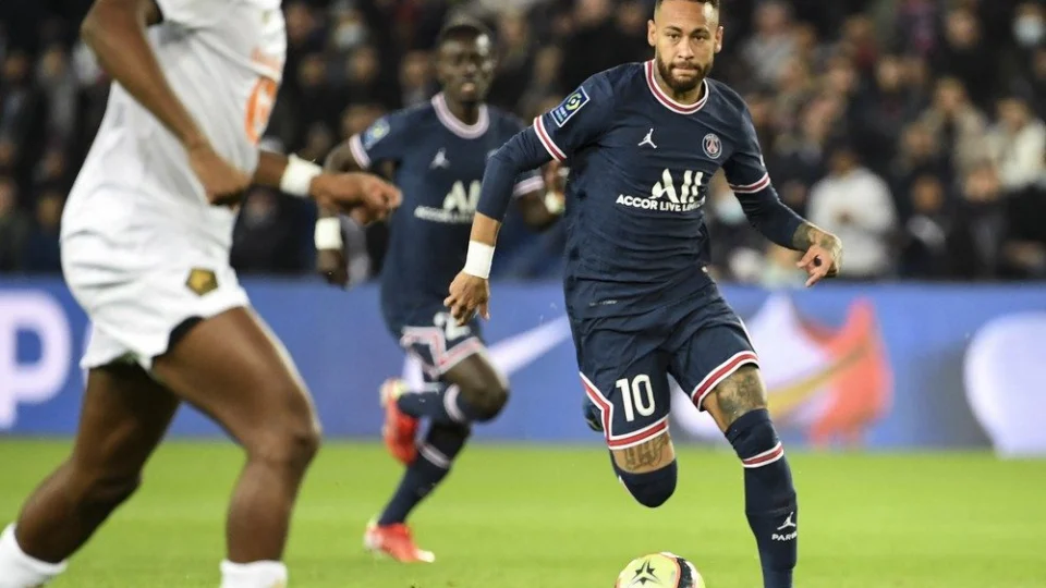 Neymar diz não se importar com críticas após vitória do PSG: “O crítico mais importante sou eu”