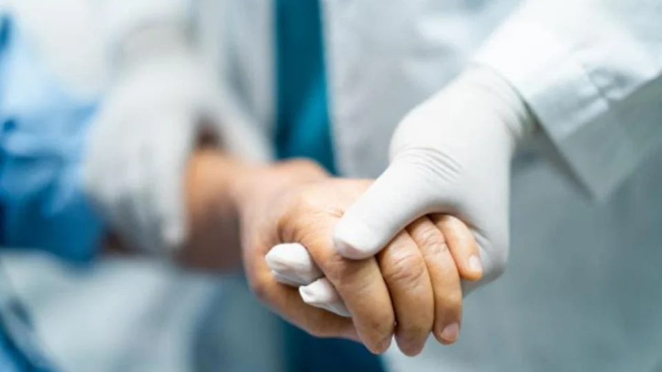 Médico especialista em fertilização usou o próprio sêmen para fecundar ao menos 21 pacientes na Holanda, aponta investigação
