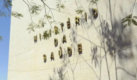 Governo Bolsonaro deixa vencer R$ 243 milhões em insumos do SUS, diz jornal