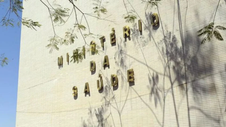 Governo Bolsonaro deixa vencer R$ 243 milhões em insumos do SUS, diz jornal