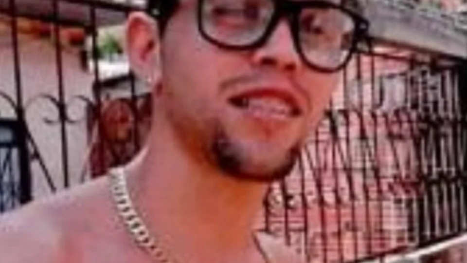 Homem é procurado pela polícia do Amazonas por estar envolvido na execução de um jovem no bairro Redenção