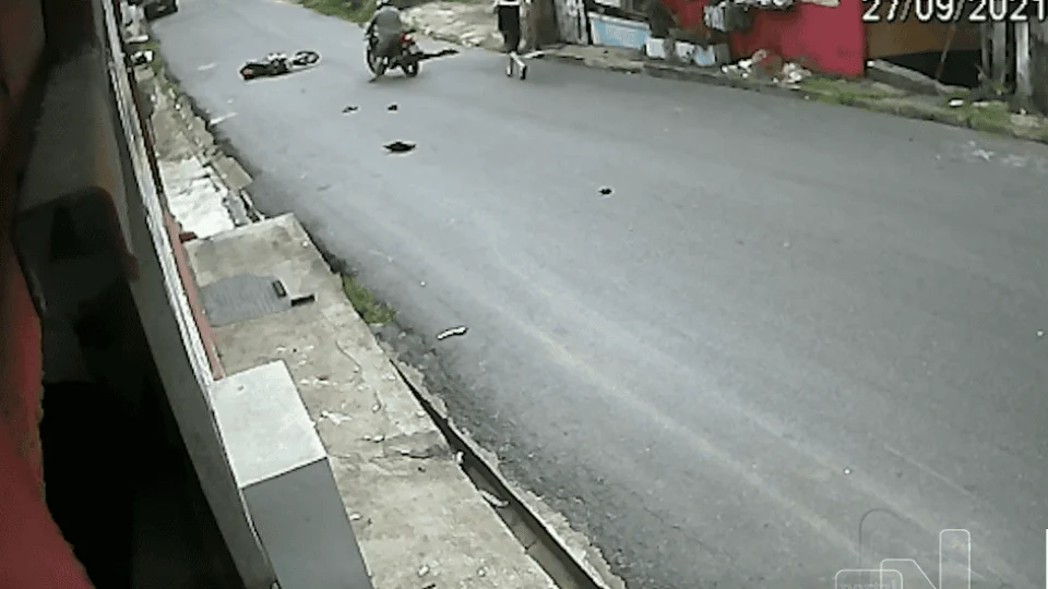 VÍDEO: Cenas mostram grave acidente de moto no bairro Alvorada, em Manaus