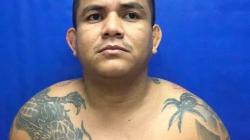 Líder de facção criminosa em Manaus é transferido para presídio federal, no Paraná