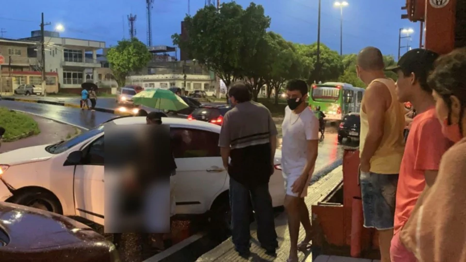 VÍDEO: Membros de facção criminosa atiram contra adolescente e homem na Zona Oeste de Manaus