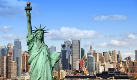 Obrigatoriedade de máscaras em locais fechados deve ser retirada em Nova York