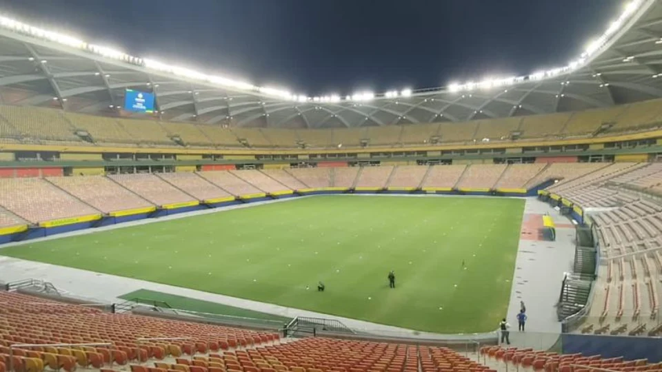 Arena da Amazônia passa por teste de iluminação para jogo entre Brasil e o Uruguai