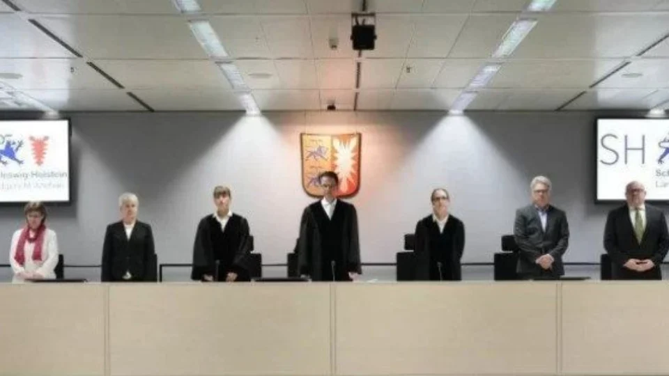 Após fugir de julgamento, ex-secretária de campo de concentração nazista  é encontrada