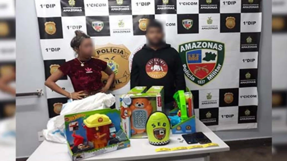 Casal é preso por roubo de brinquedos e celulares na Zona Centro-Sul de Manaus