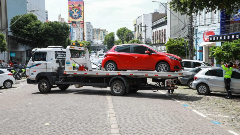Em Manaus, 4 veículos são apreendidos por irregularidades de estacionamento no Centro