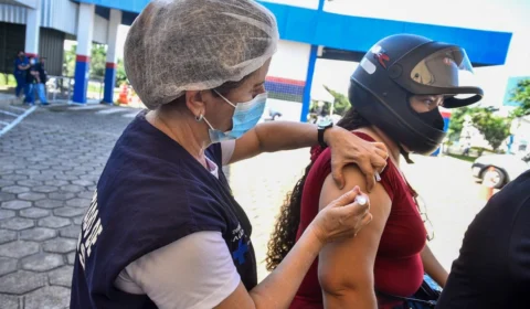 Mesmo com registro de 37 mil casos por Covid-19, Brasil está no 12º dia seguido de declínio, afirma Conass