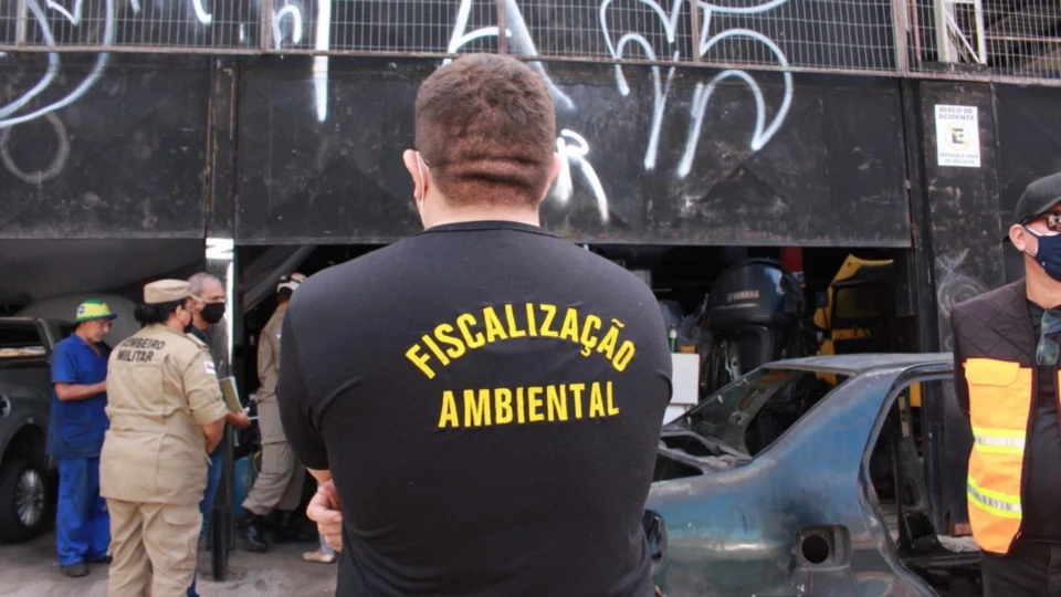 CIF interdita quatro estabelecimentos por comércio irregular de sucatas em Manaus