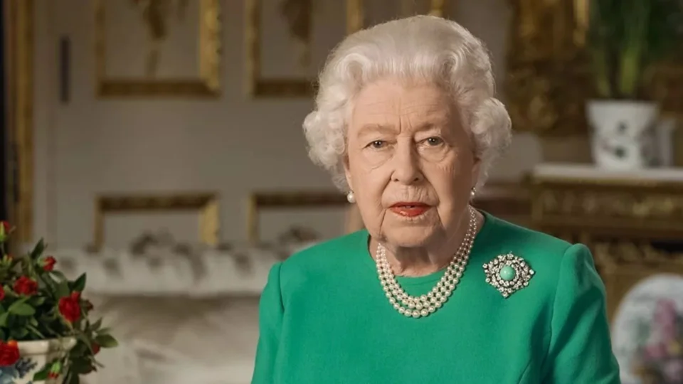 Rainha Elizabeth II testa positivo para Covid-19