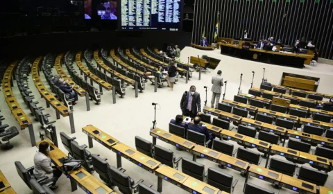 Senado derruba veto de Bolsonaro, e Fundo Eleitoral será de R$ 5,7 bilhões