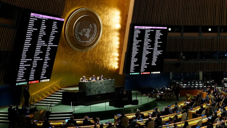 Com 141 votos a favor, ONU aprova resolução contra Rússia