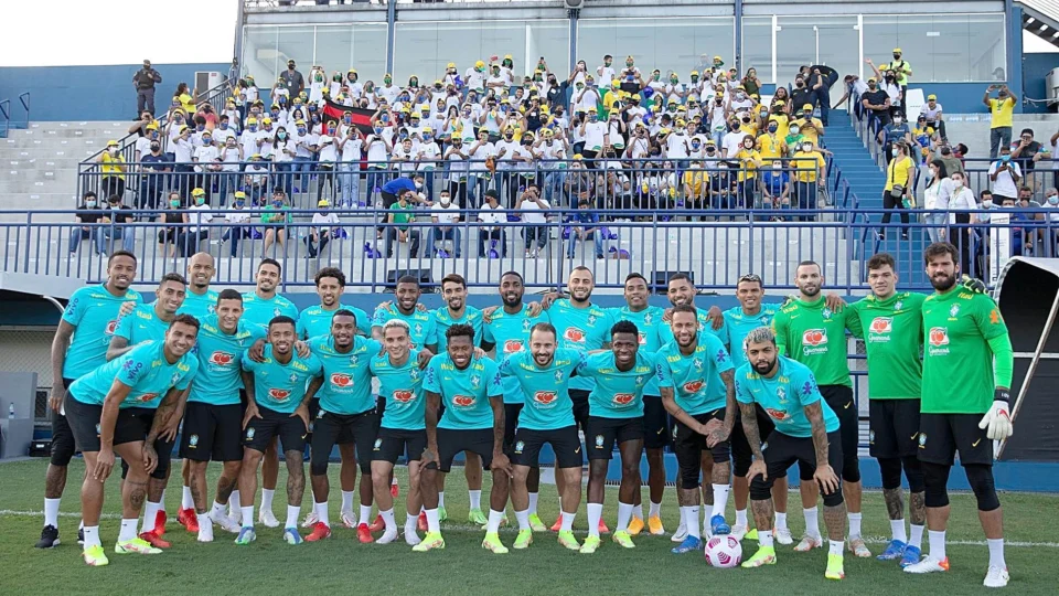 FOTOS e VÍDEO: tarde histórica na Colina; veja imagens do 1º treino da seleção brasileira no estádio da Zona Oeste de Manaus