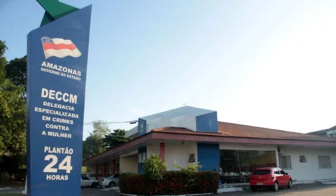 Homem é preso após enforcar e tentar atropelar ex-companheira, em Manaus